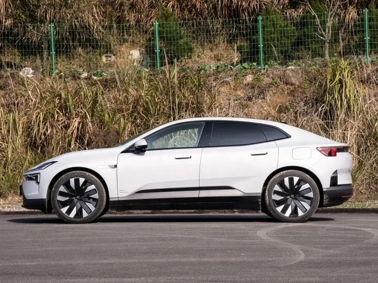 new Polestar 4 electric car hatchback dual motors AWD