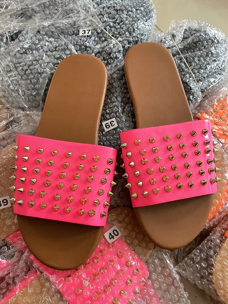  Wholesale cheap slides shoes women slippers new fashion rivet