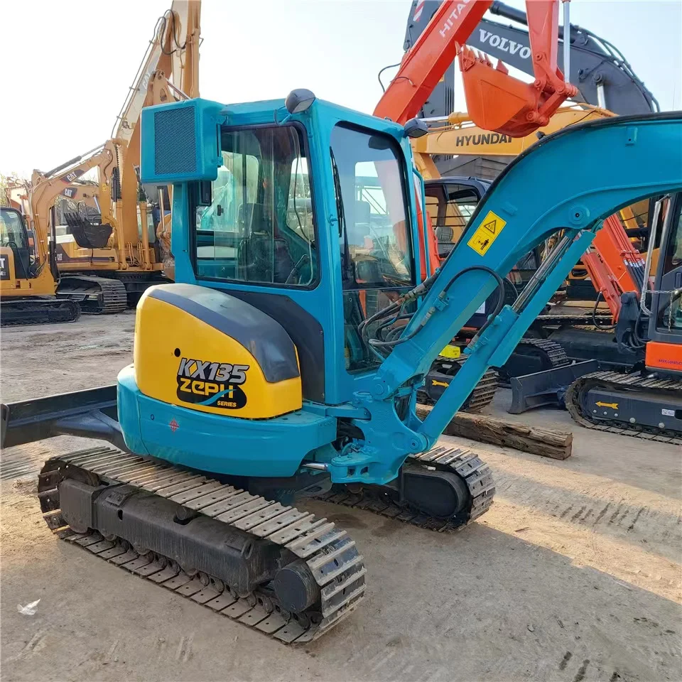 used kubota excavators 3.5ton mini excavator kubota kx135 low working hours high quality small digger on sale