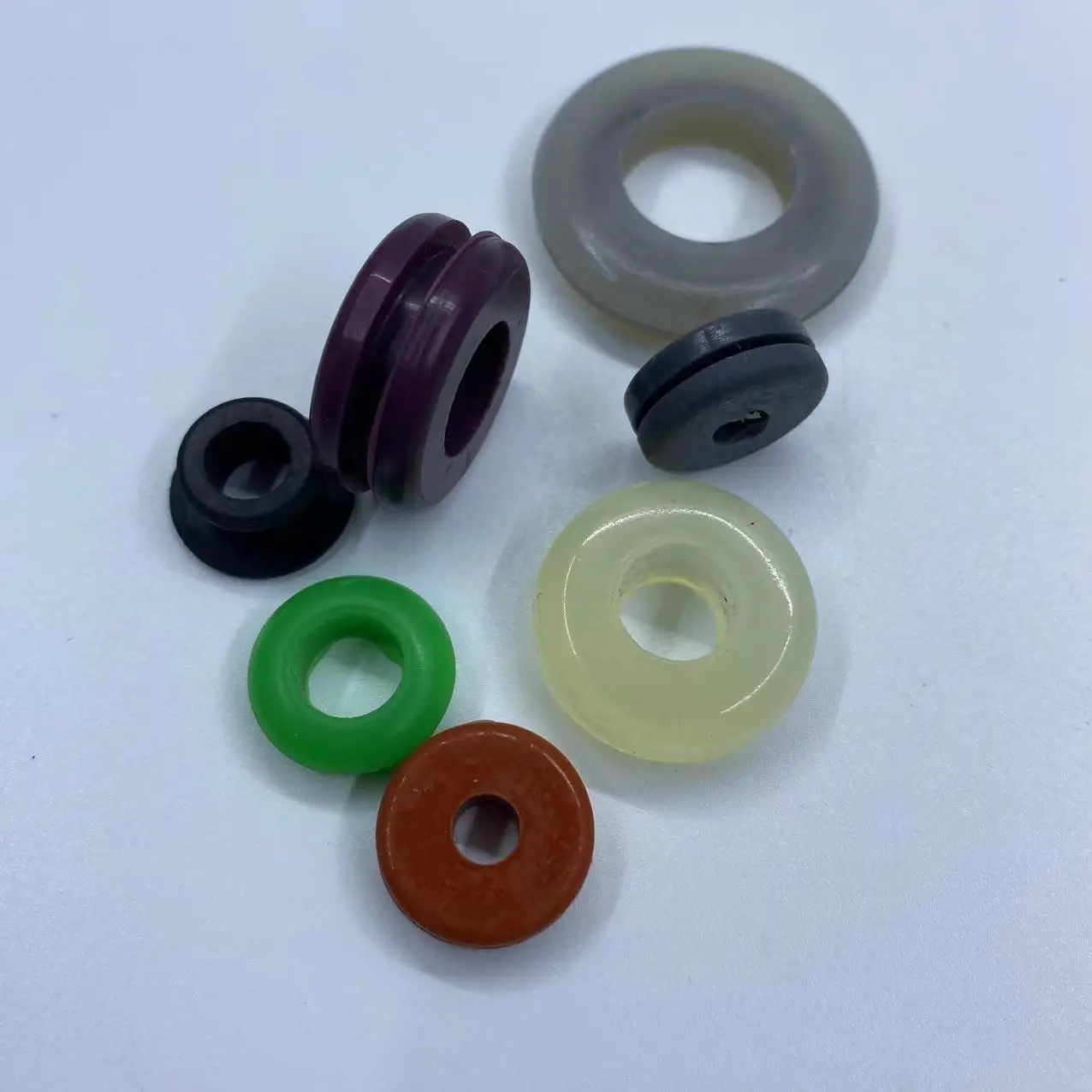 Factory Wholesale custom logo size black rose gold  10mm rubber silicone durable grommets for desk