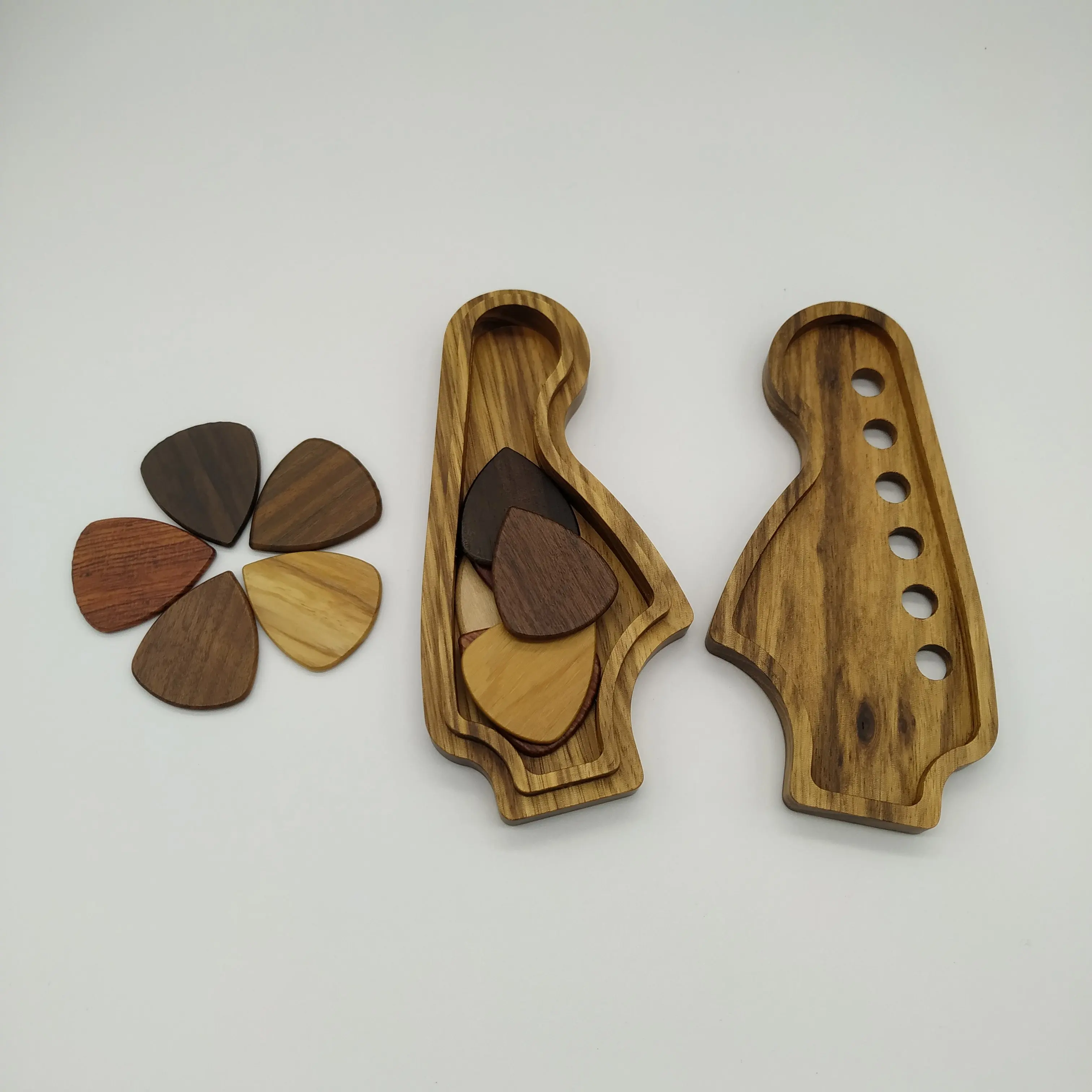 
New design factory direct sale can be customized Spade solid wood guitar/ Bass pick box 