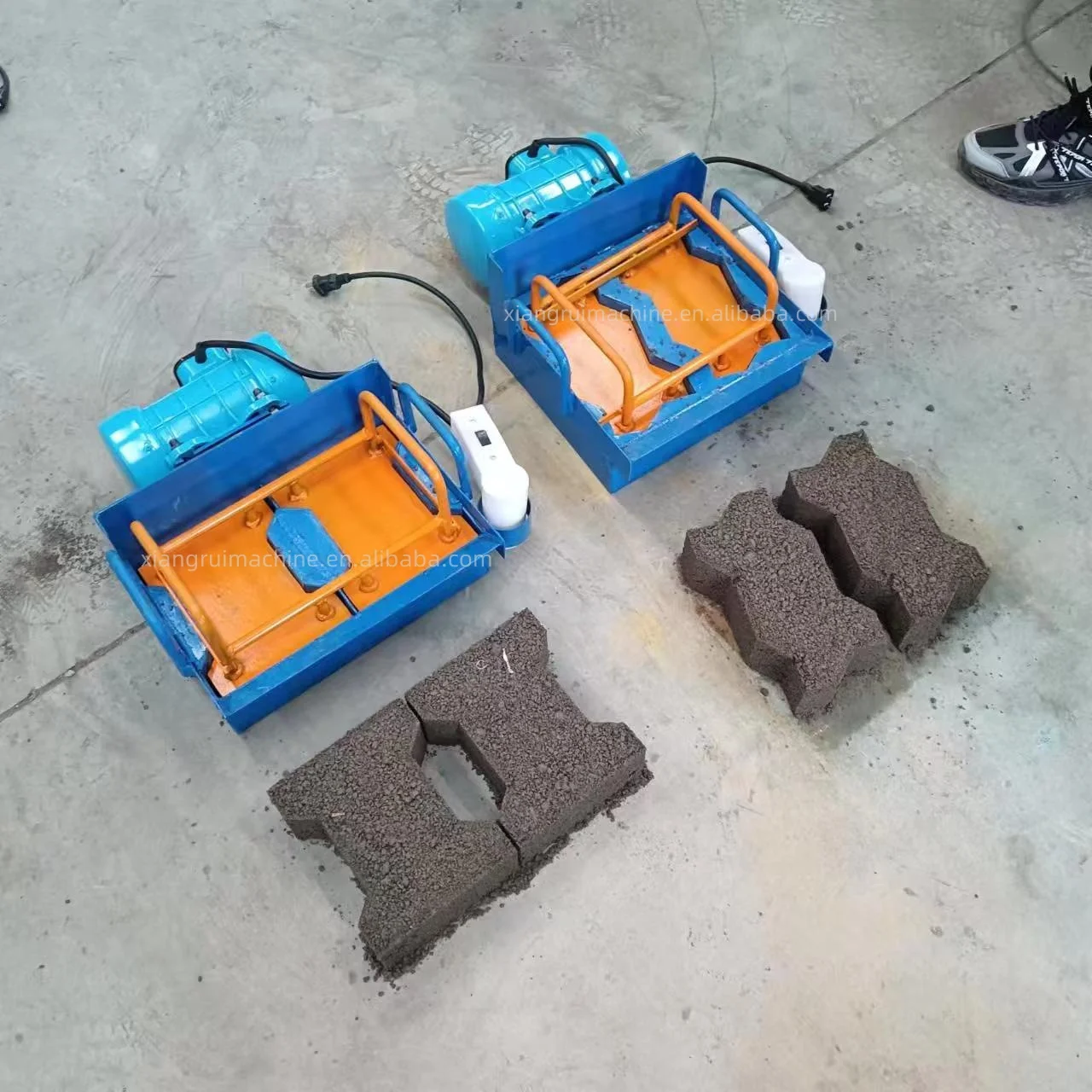 Kenya wire cutting interlocking cement concrete paving brick making machine manual convenient solid brick making machine