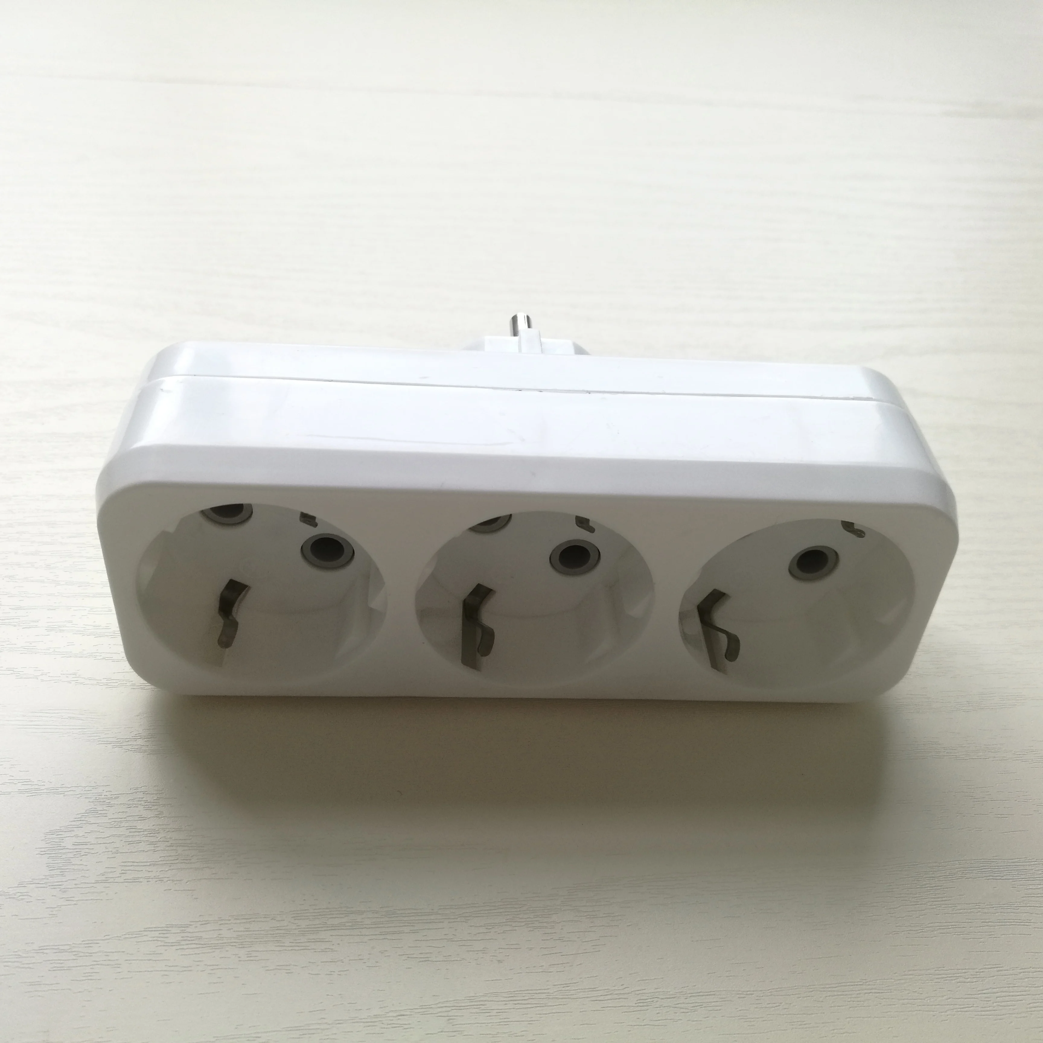 Type 3 Electrical Socket Factory Cost European Adapter Electrical Plug Standard Grounding White PP Material CE, Rohs XH-A1004