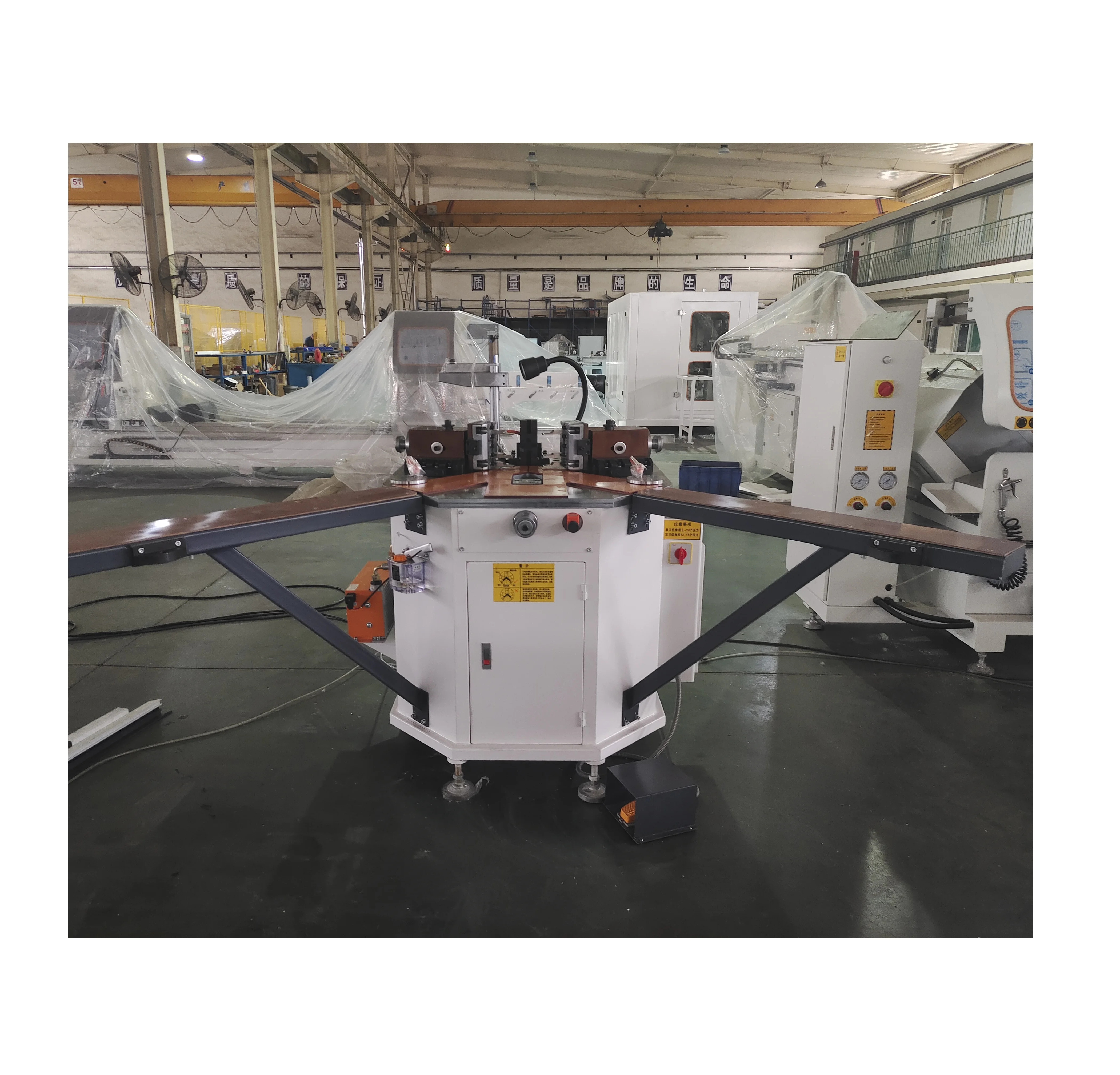 Auminum door and window corner  assembly machine Corner  crimping machine