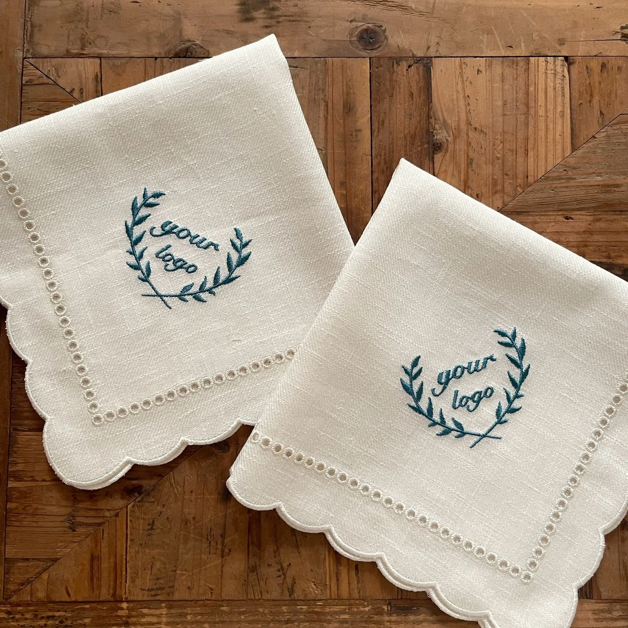 Custom Logo Monogram Embroidered Linen Cloth Napkin for Dinner Table Scalloped Edge Laser Embroidery 100% Ramie Elegant Dining