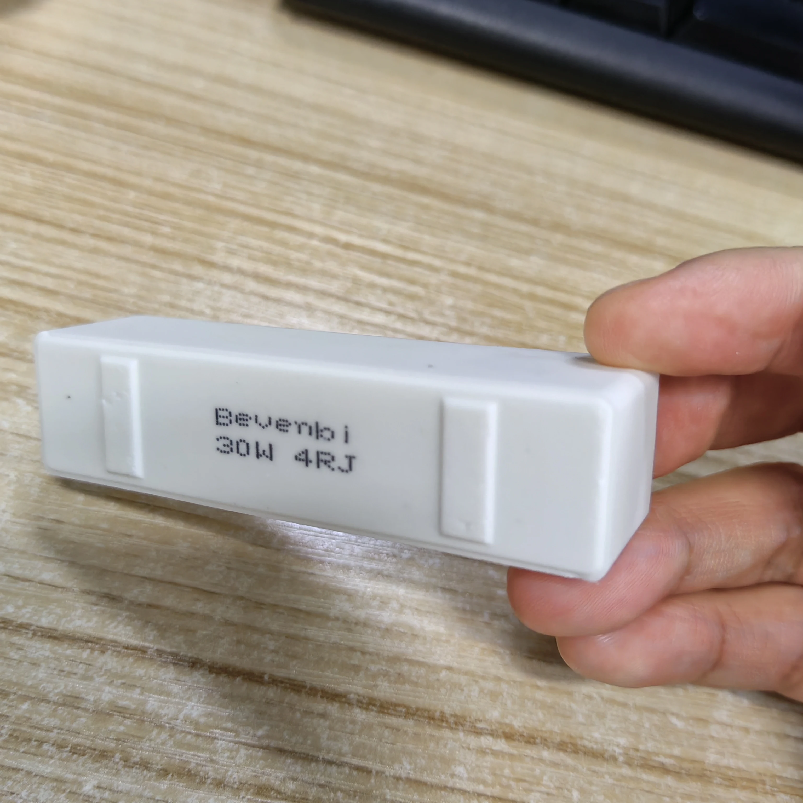 Bevenbi Original 20w 200ohm 5w4r7j 5w3r3j 5w51rj 5w120rj 20w8r2j Ceramic Cement Resistor 20w