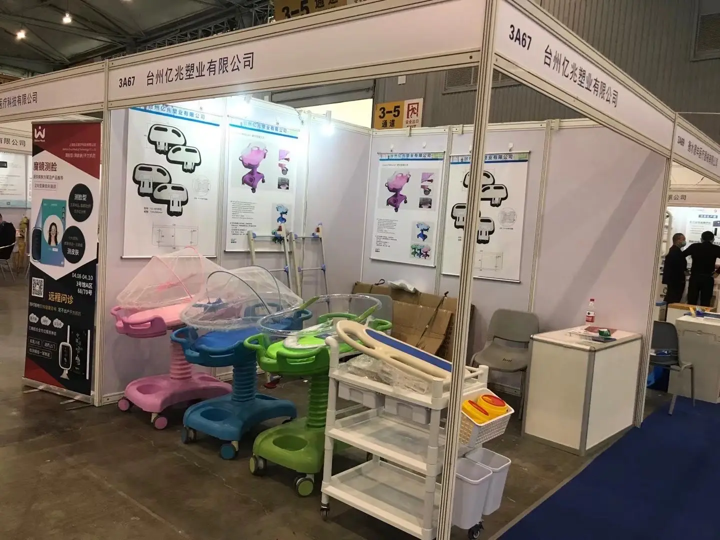 High quality cheap portable ABS flexible adjustable hospital baby bed for new born