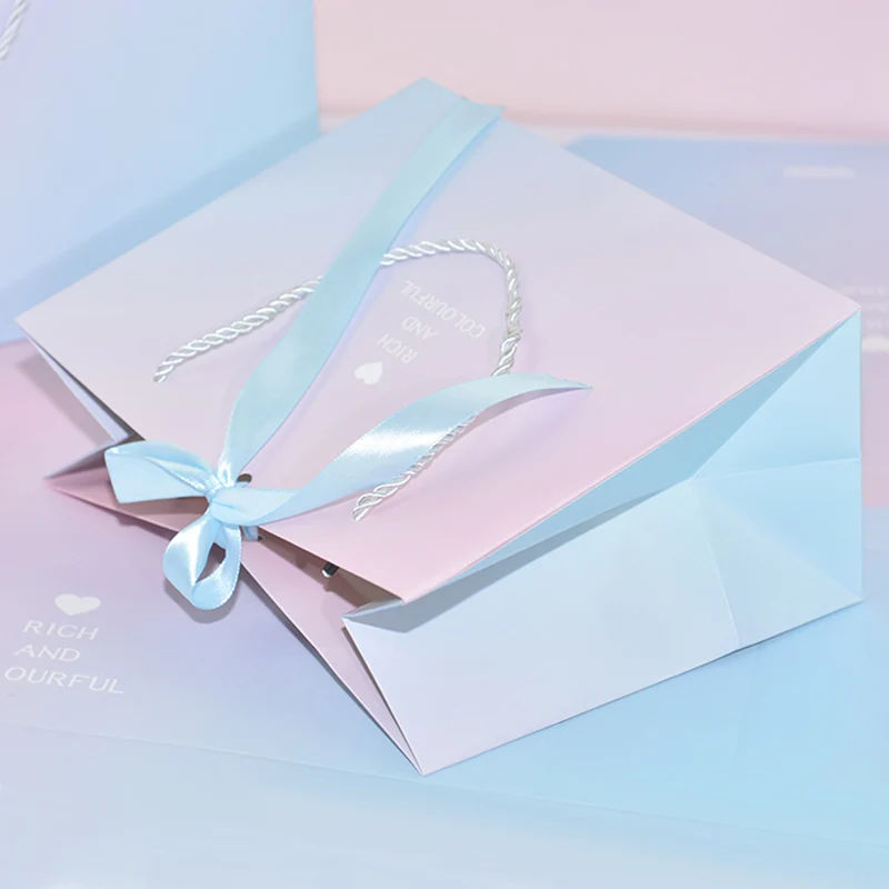 Wholesale sac papier luxe party gift bags paper custom printed on glossy paper bag