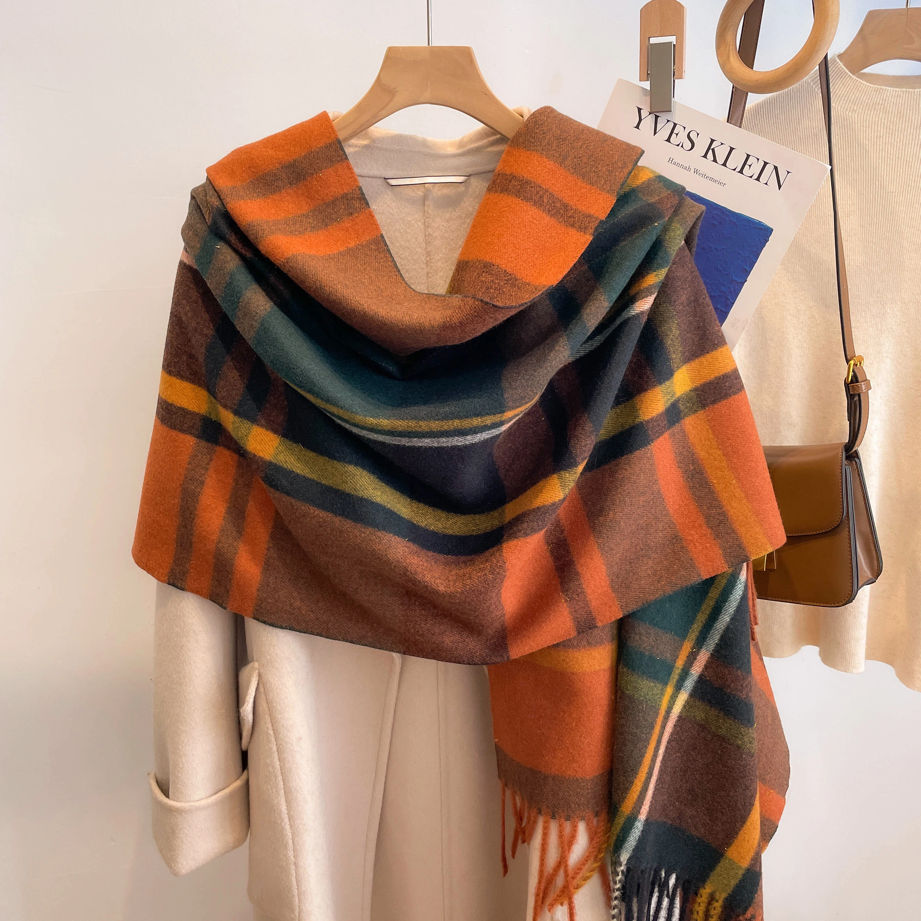 2022 New Designer Warm Soft Pashmina Neck Scarves Shawl Blanket Ladies Plaid Tassel Cashmere Winter Scarf for Women