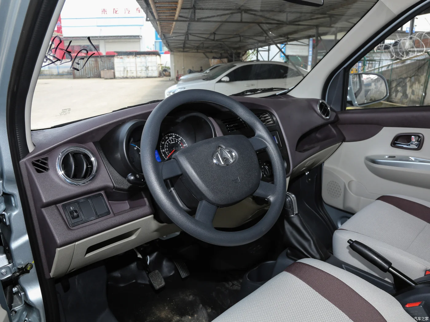 A Electriccar high speed 80km/h XingkaEV truck Pure electric 2doors 2seats NEDC190km 4880*1600*1875