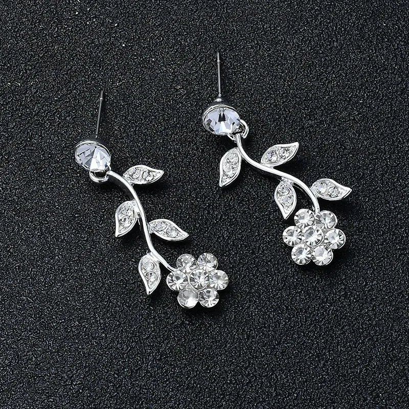 Wholesale Fashion Accessoires Silver Flower Earrings And Necklace Jewelry Set For Women