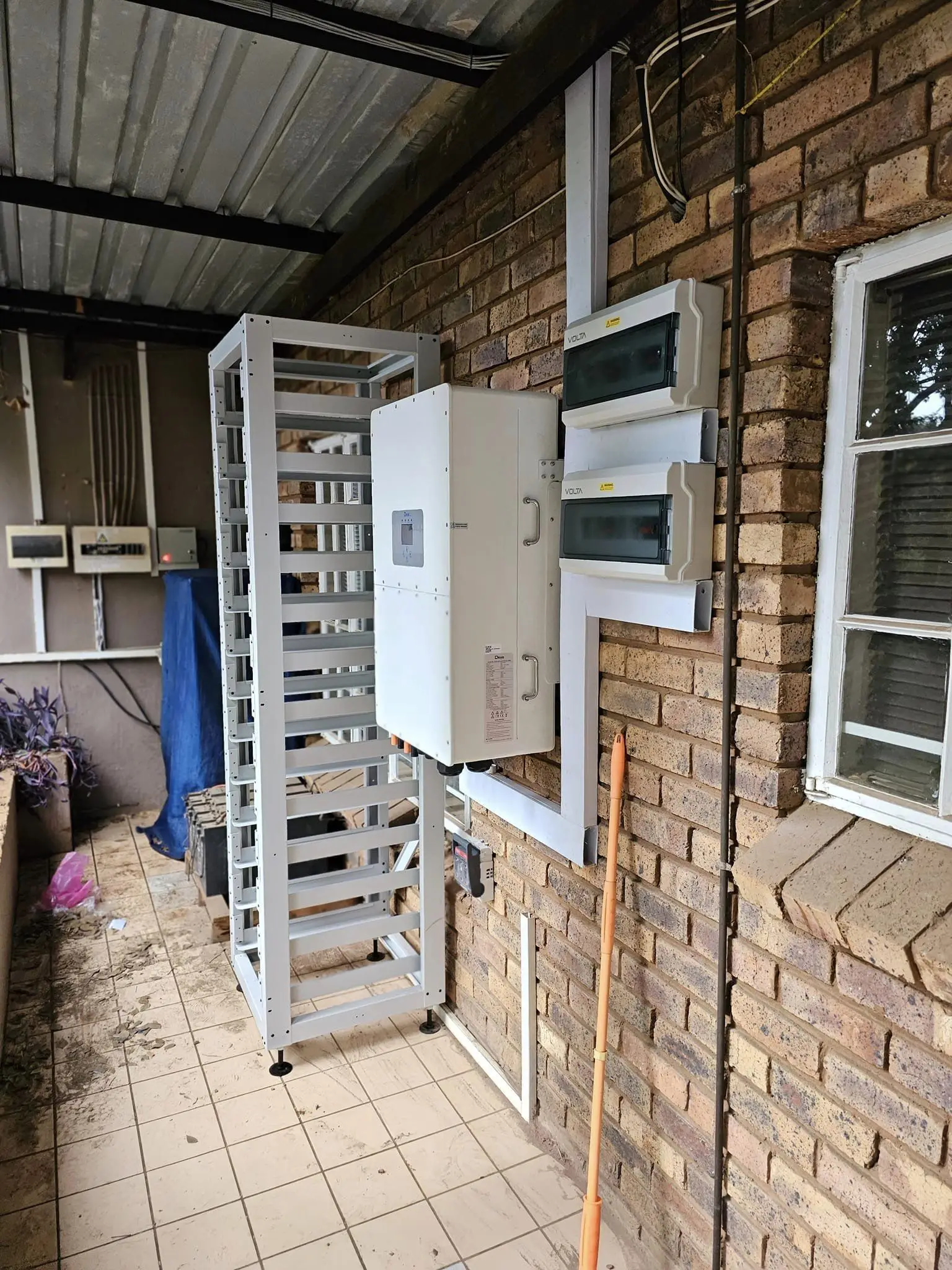 Deye Solar Inverter Hybrid 30Kw 40Kw 50Kw 60Kw High Voltage 380V Hybrid Solar Inverter With Mppt Charge Controller