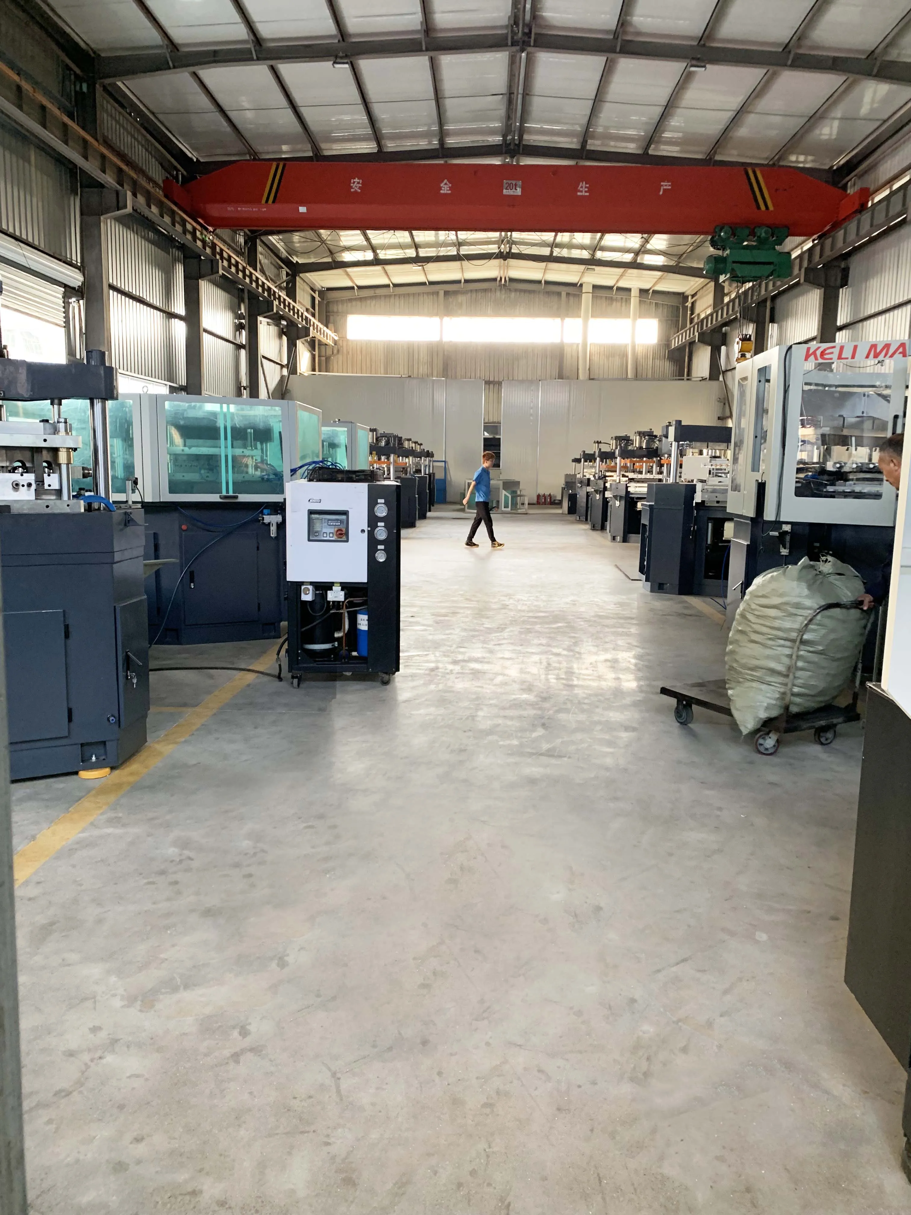 plastic injection blowing machine for molding plastic bottles