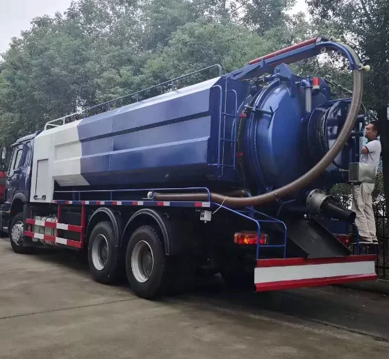 high-pressure sewer flushing vehicle