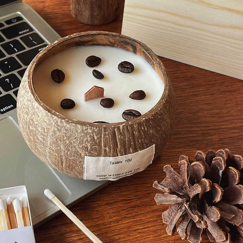 Customized Label 100% Natural Eco Friendly  Coconut Candle Soy Wax In Coconut Shell Private Label Coconut Scent Candle