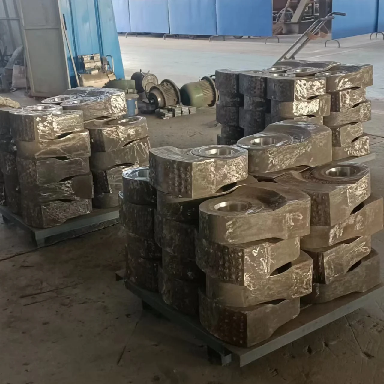 High Quality Rock Jaw Crusher Head Steel Hammer Hot Sale New and Used Casting Processing Machinery for Cement Making