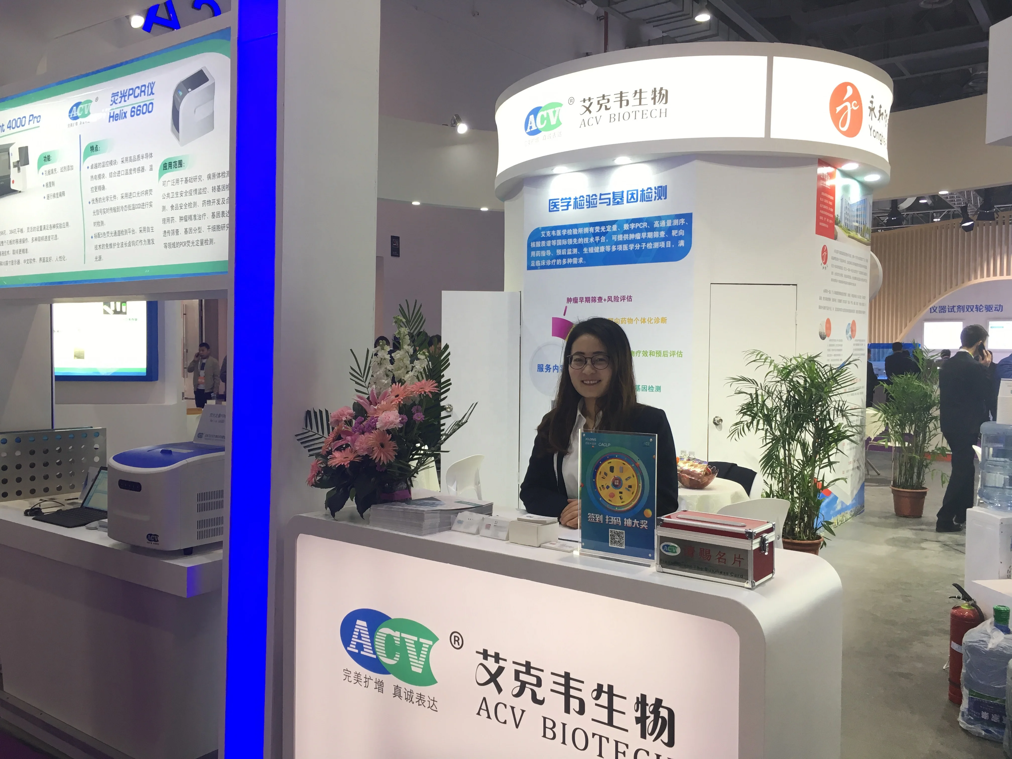 High-performance lab benchtop centrifuge 4000 rpm centrifugal extractor machine for laboratory experiment