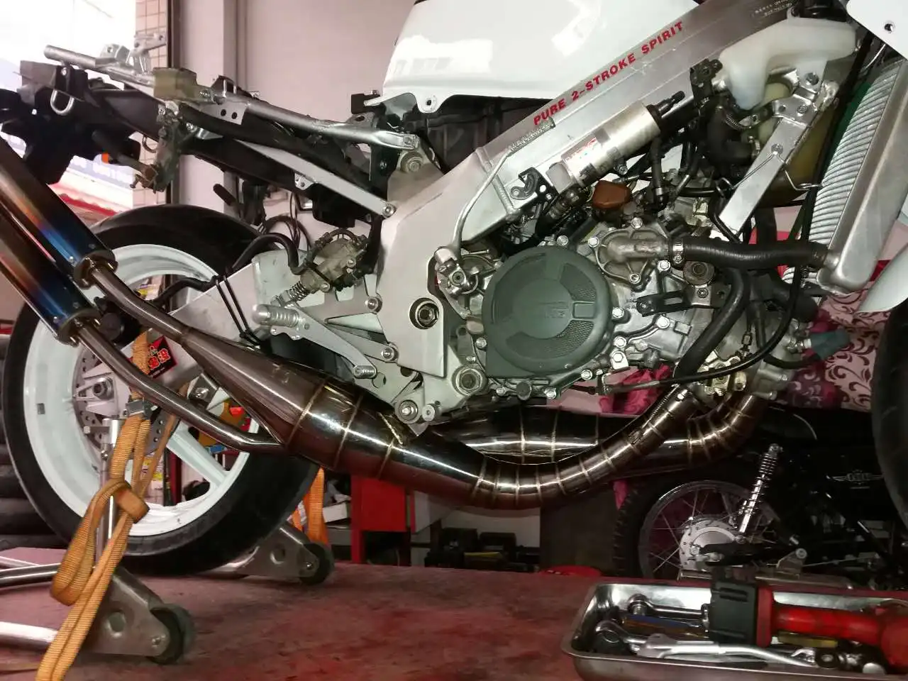 Универсальный мотоциклетный глушитель, глушитель выхлопной трубы, запчасти для мотоциклов