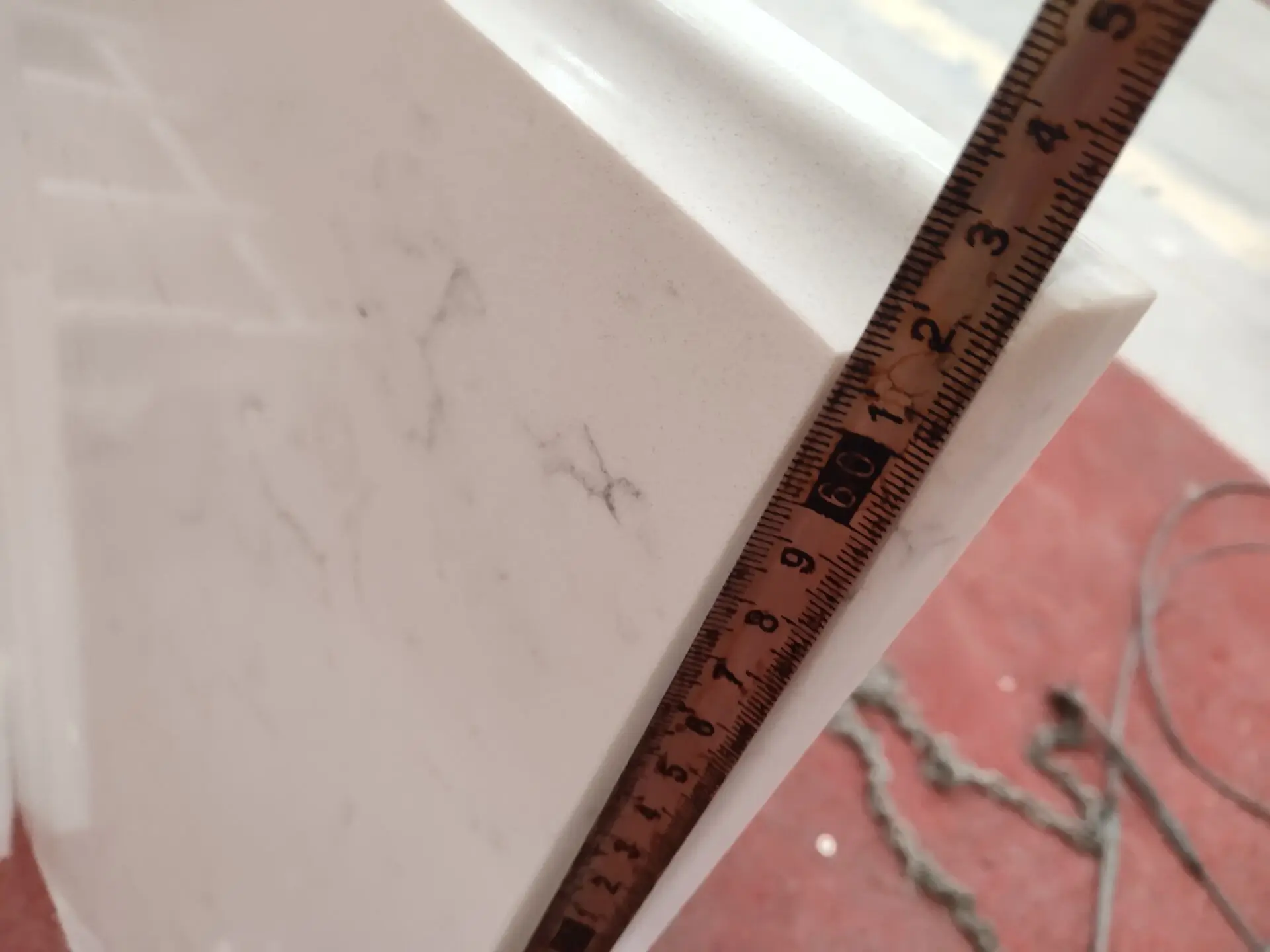 CARRARA WHITE QUARTZ SLAB TABLE TOP