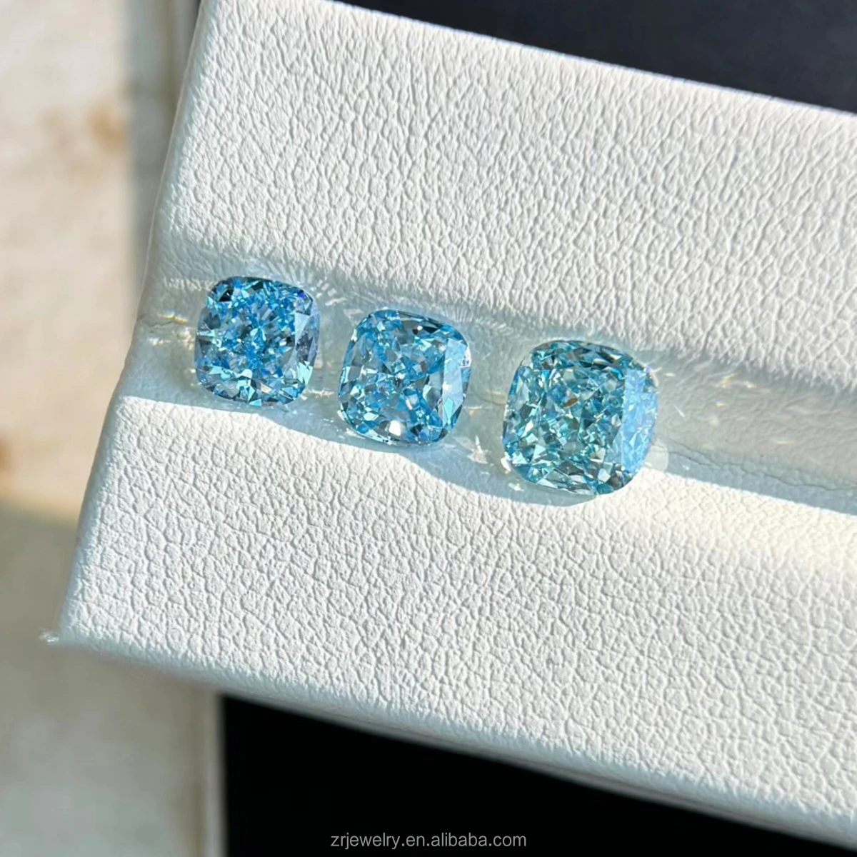 DEF VS Bule Round Brilliant Lab Grown Diamond IGI GIA Certified Hpht Synthetic  Lab Grown Diamond