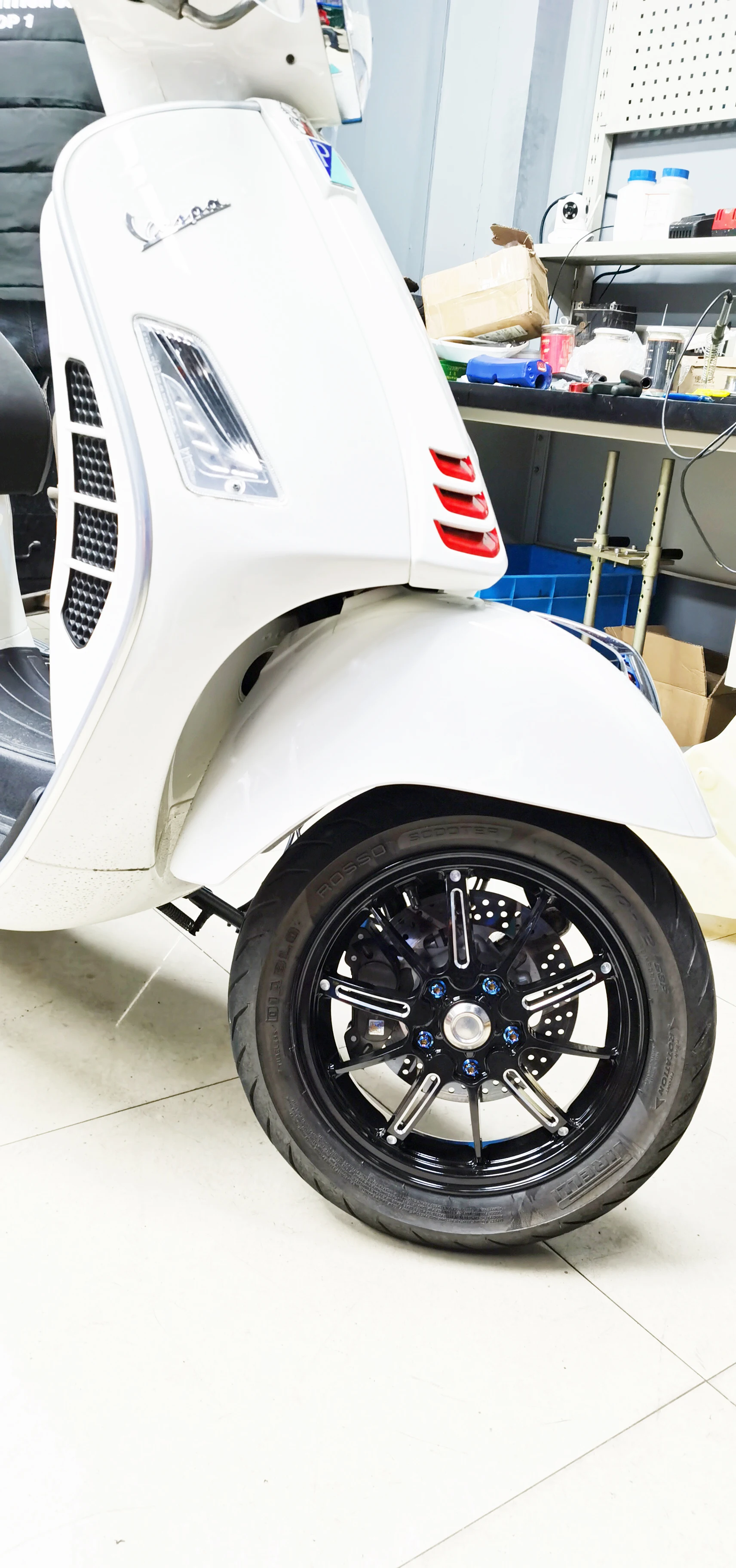Запчасти для мотоциклов Литые колеса из алюминиевого сплава CNC 3 0x12 дюймов Vespa GTS