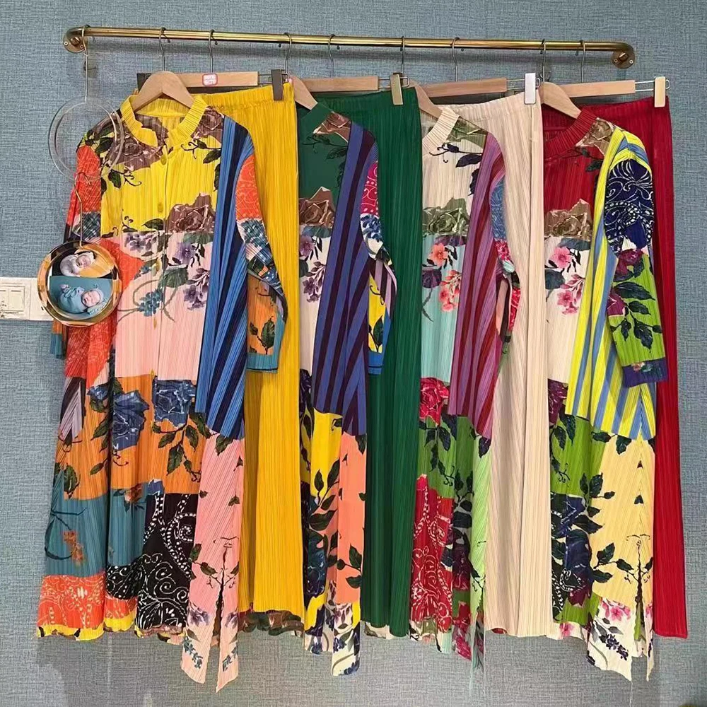 The latest unique designer printed 2 pieces Issey Miyake plus size pleated top loose loose skirt suit