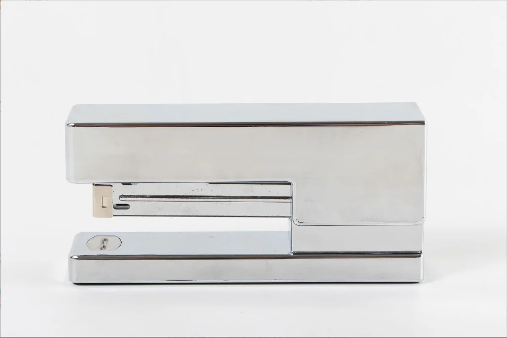 Office school desktop fancy new design stapler cute pink plastic stapler 24/6 labor-saving 2-25 sheet stapler