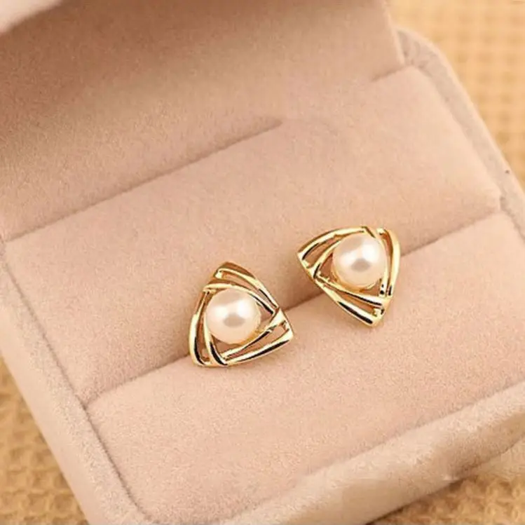 2022 New Wholesale designer minimalistic fashion gold plated inspired small pearl stud earring ear ring jewelry trend for women