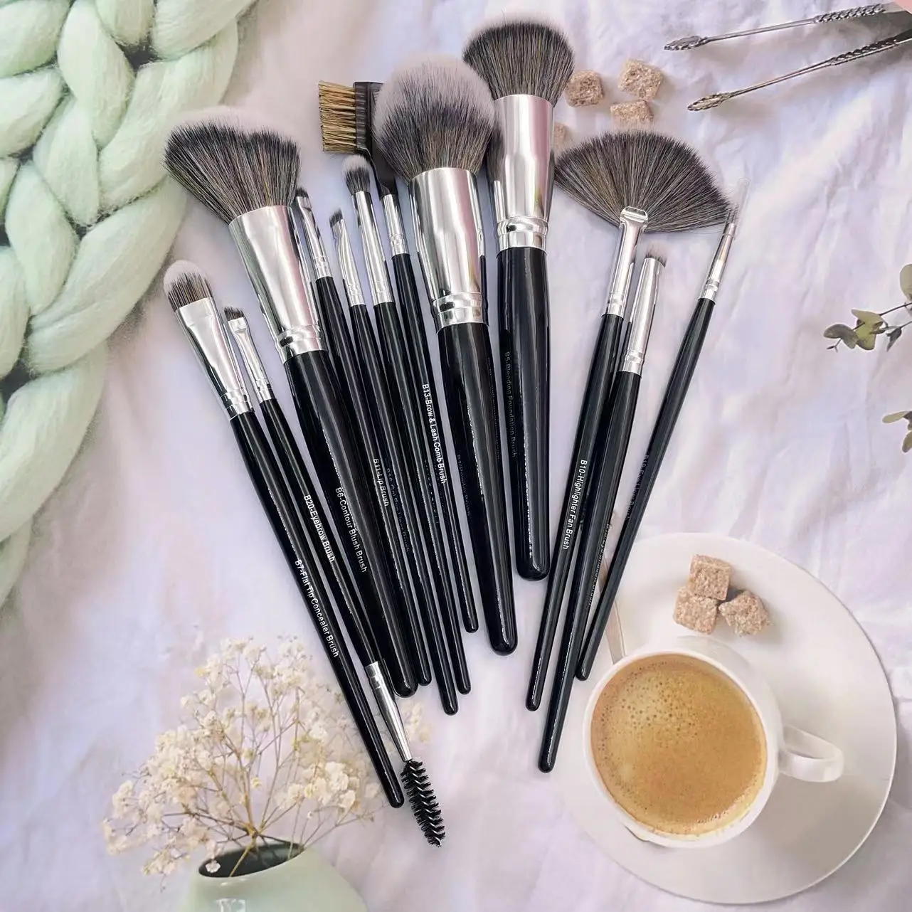 YRX Spot Stock Black Wood Handle 7/12/18 Pcs Available Alternative Professional Factory Outlet Beauty Tools Custom Makeup Brush