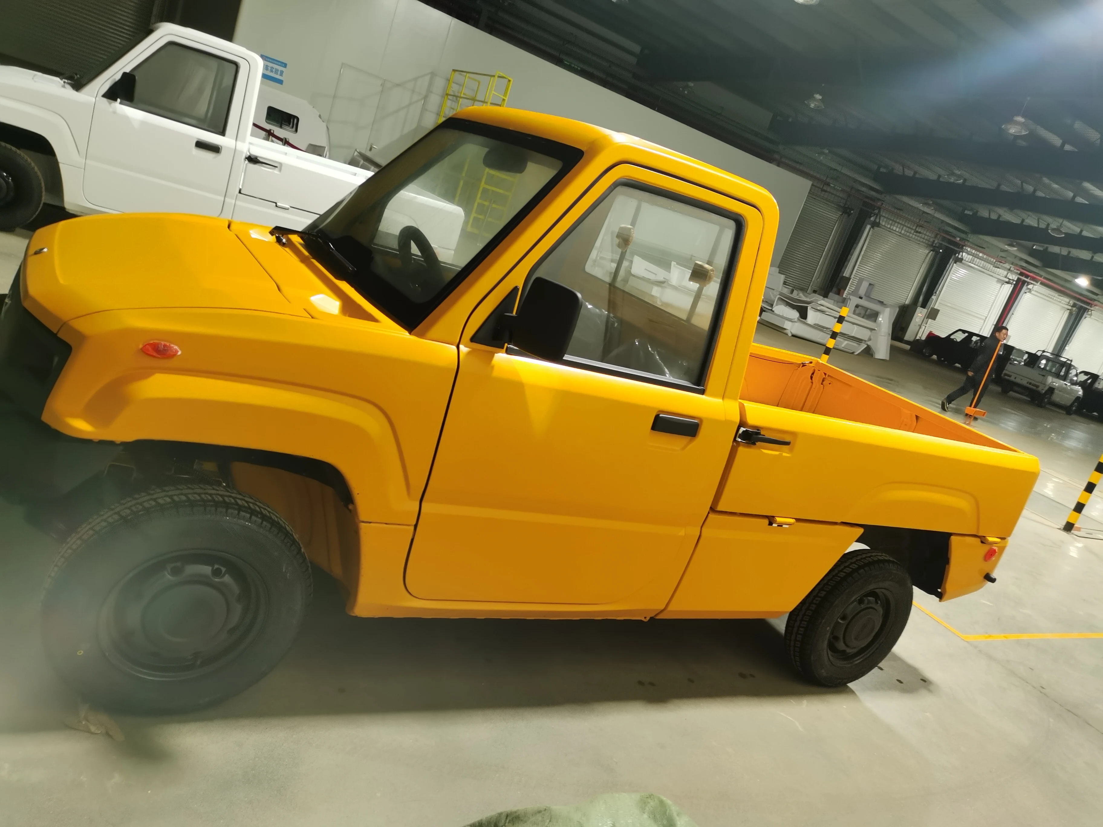 New Small Light Pickup electric mini Trucks compact neighbourhood truck for adult manual Chinese pickup truck LHD