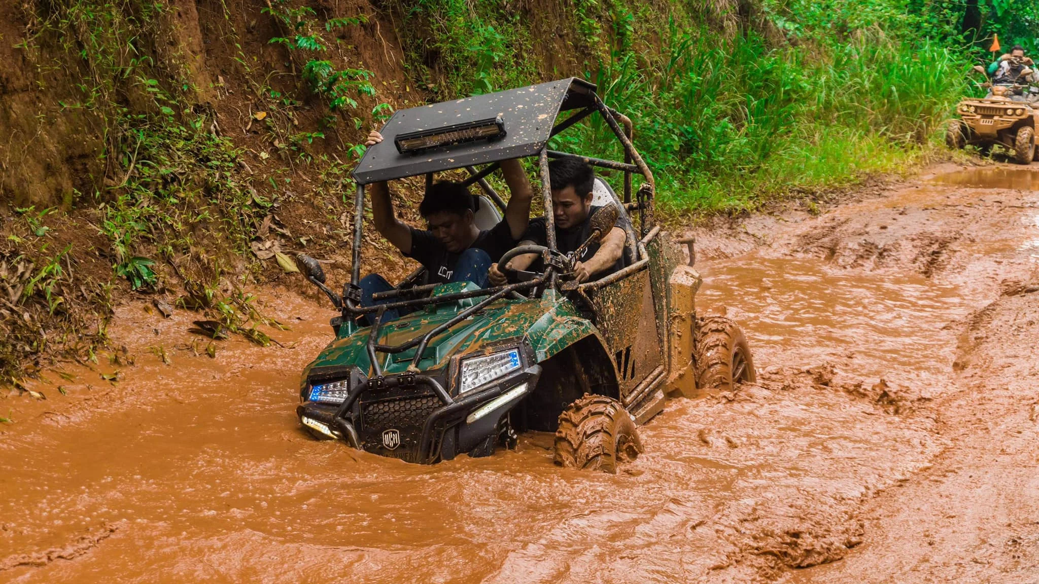 Chinese Farm UTV 400cc 4x4  shaft  drive  farming dune buggy with big cargo box load capacity 400 KG, hydraulic dumper, EPA/CE