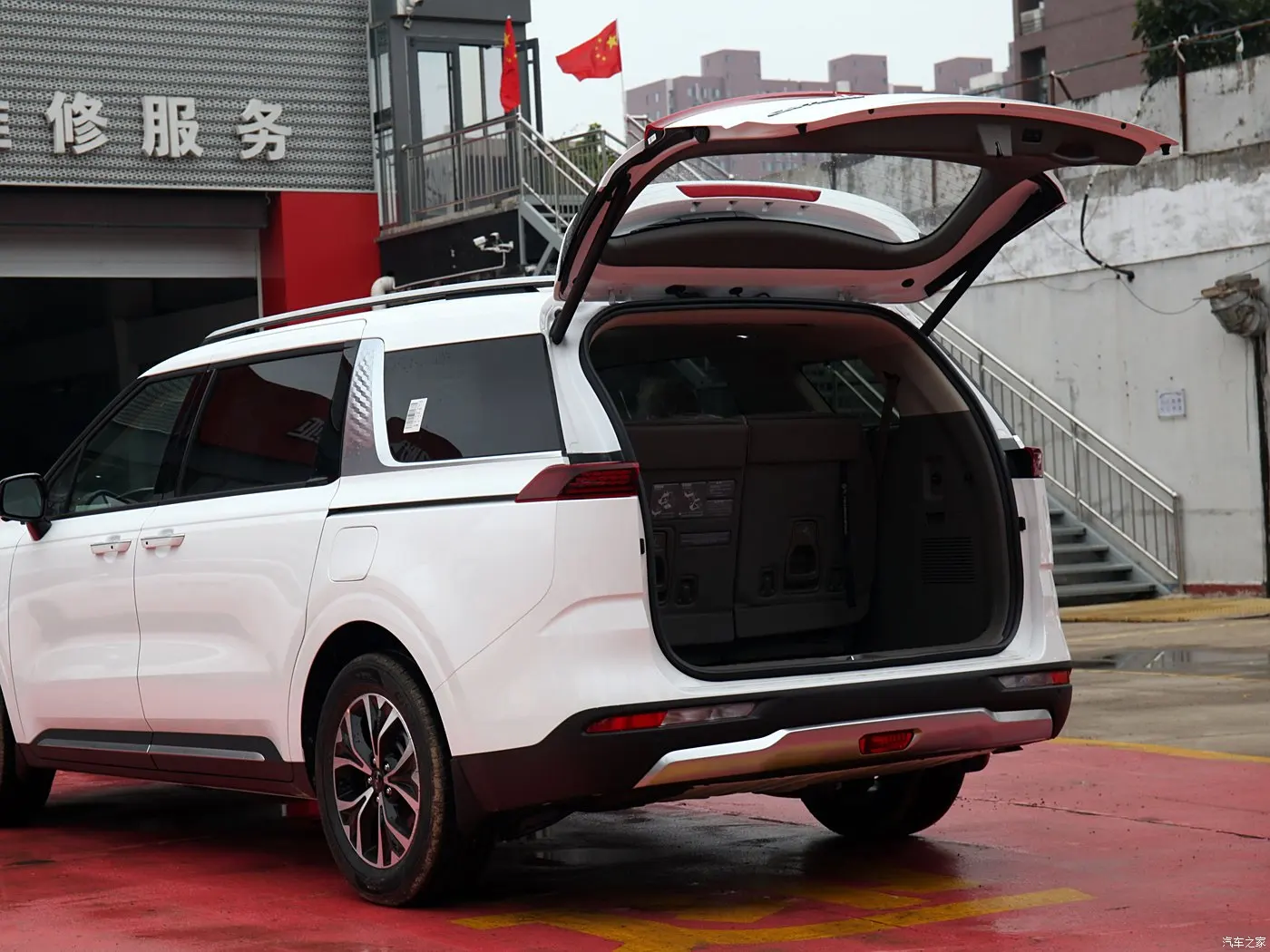 Kia Carnival средней и большой MPV 2 0 т 233hp L4 бензин 5 дверей 7 мест 205 км/ч скорость карнавальный автомобиль