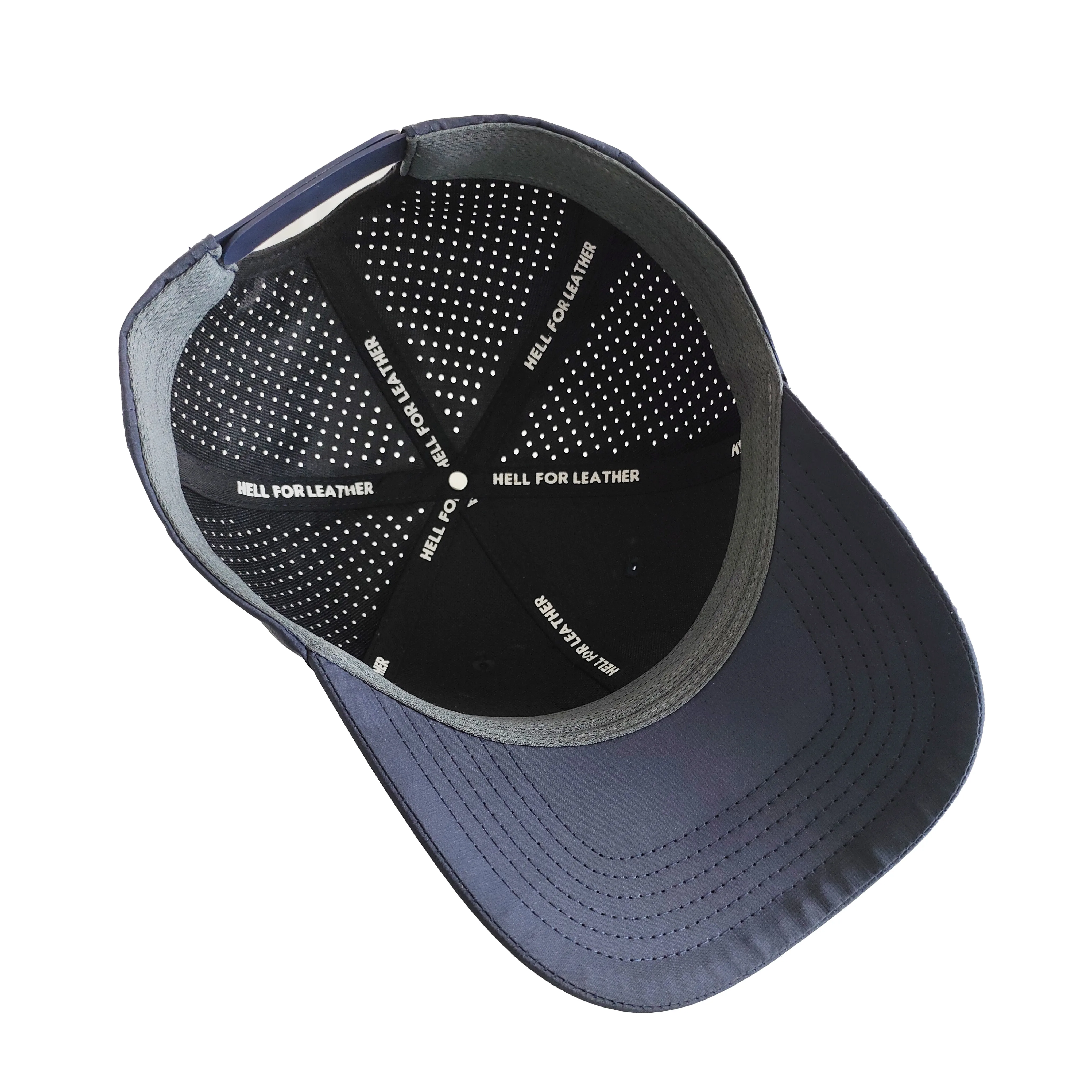 Бейсболка с вышитым логотипом