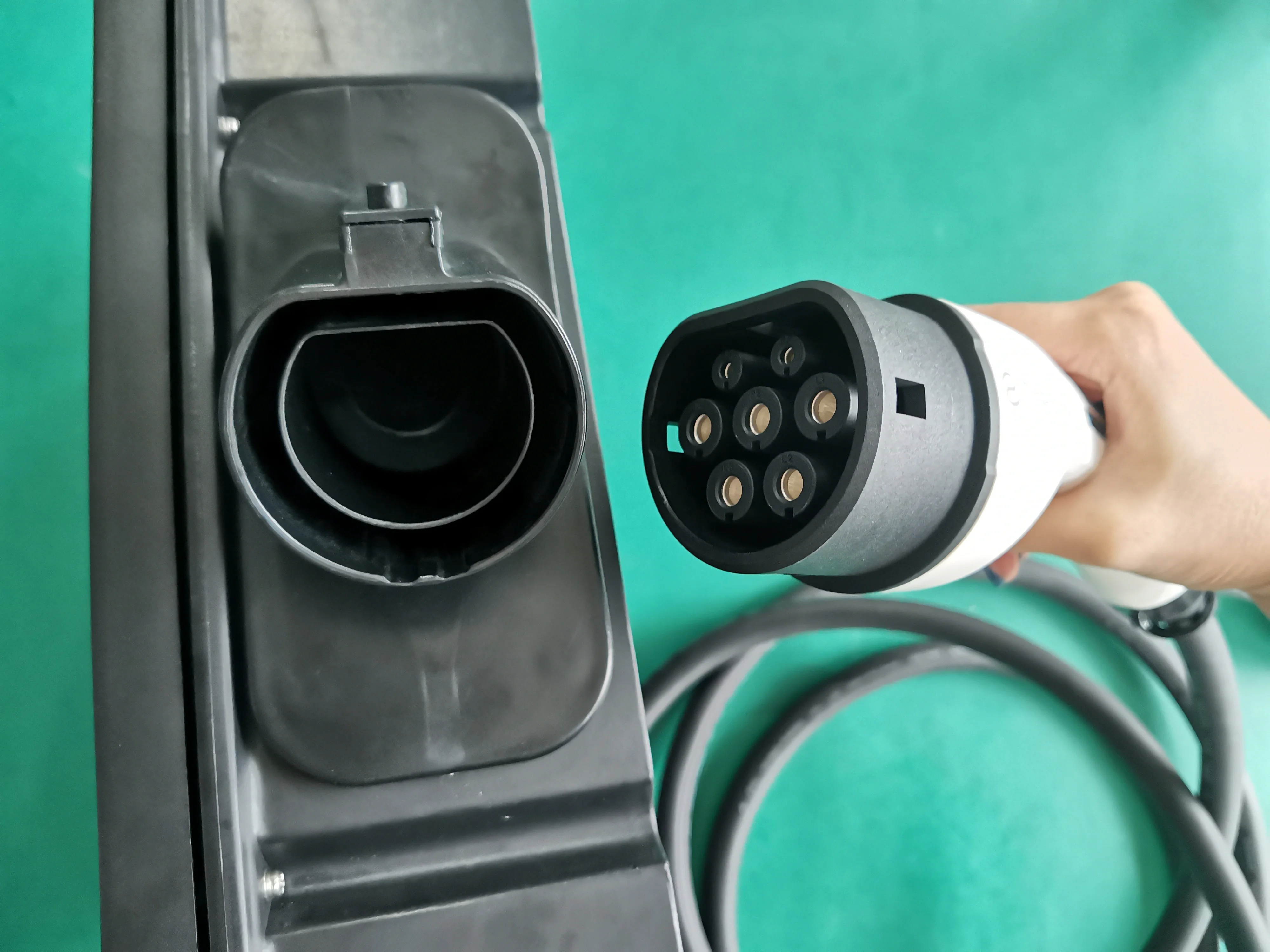 Bluesky 22kw Ev Charger OCPP 1.6 J  3-phase Type 2 electric car ev charger charging station Cable