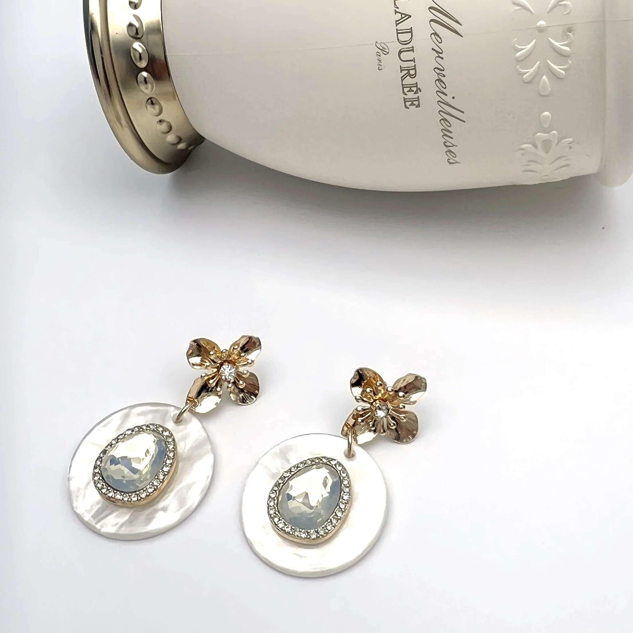 2022 fashional new style flower with glass round white Acetate plate drop earring for women