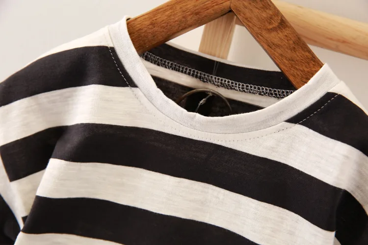 Boys striped short-sleeved solid color casual shorts summer round neck baby two-piece set