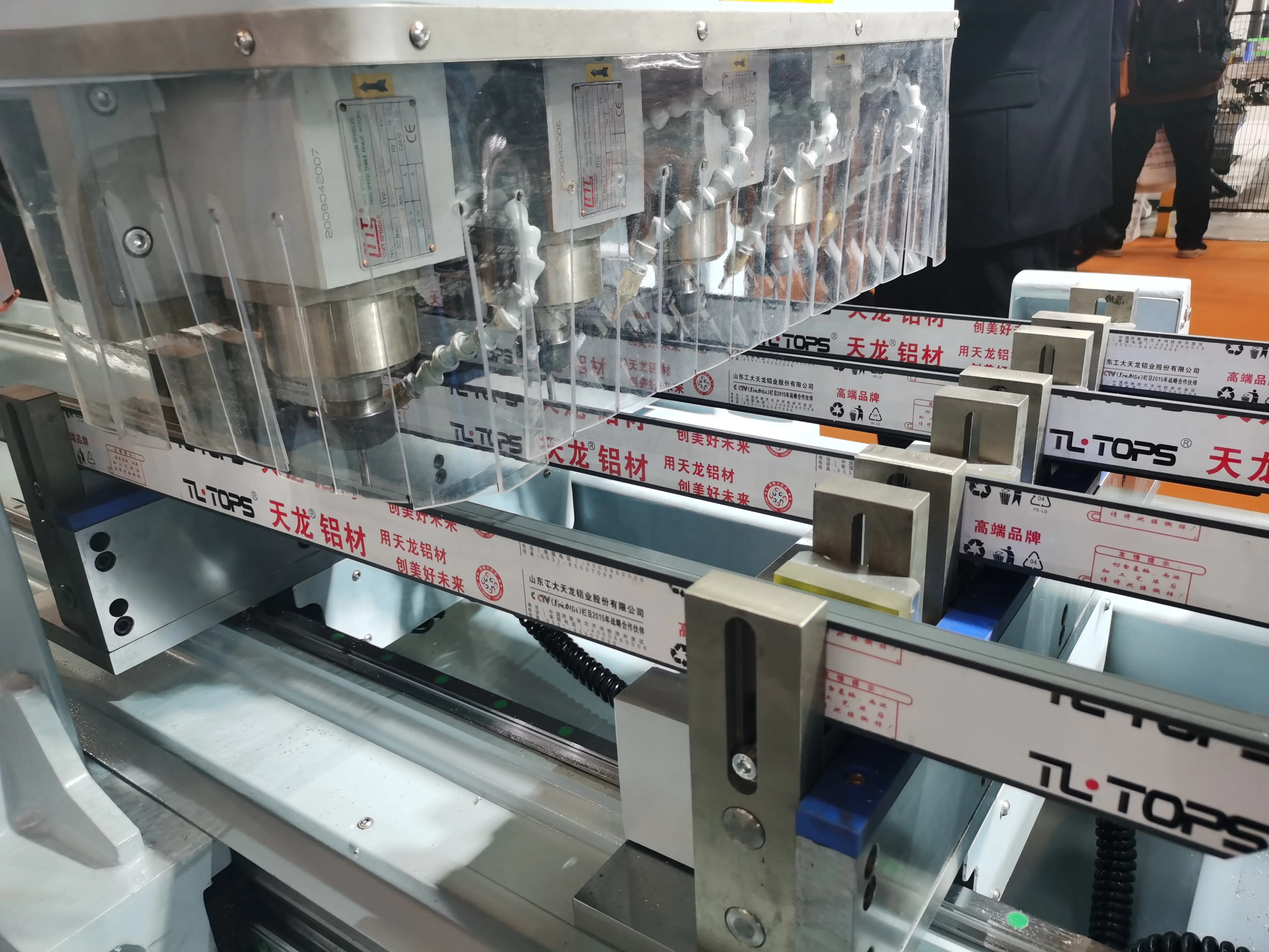 4 Heads, 3 Heads, 2 Heads Aluminium Profile CNC Milling Machine Hot Sale