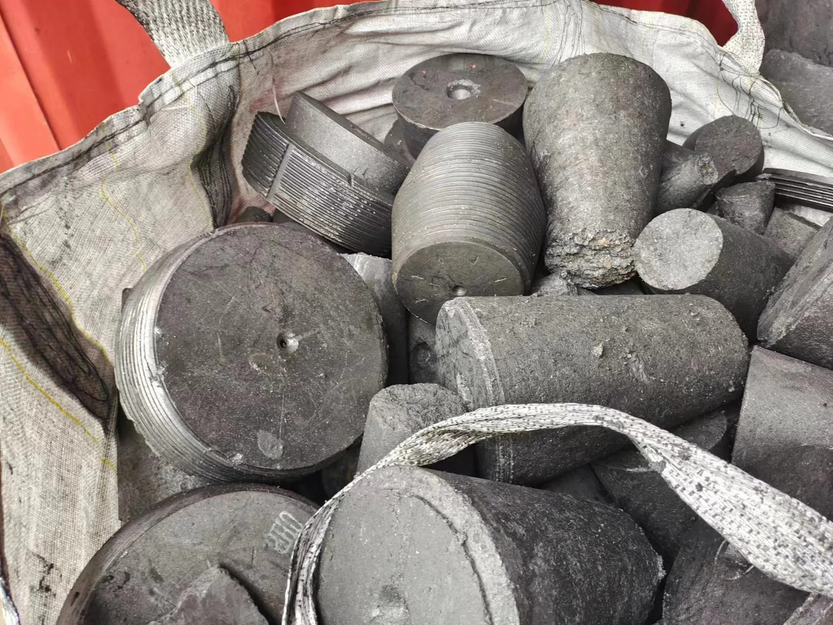 High Performance Carbon Anode Block Used Broken Graphite Electrode Scrap in Casting