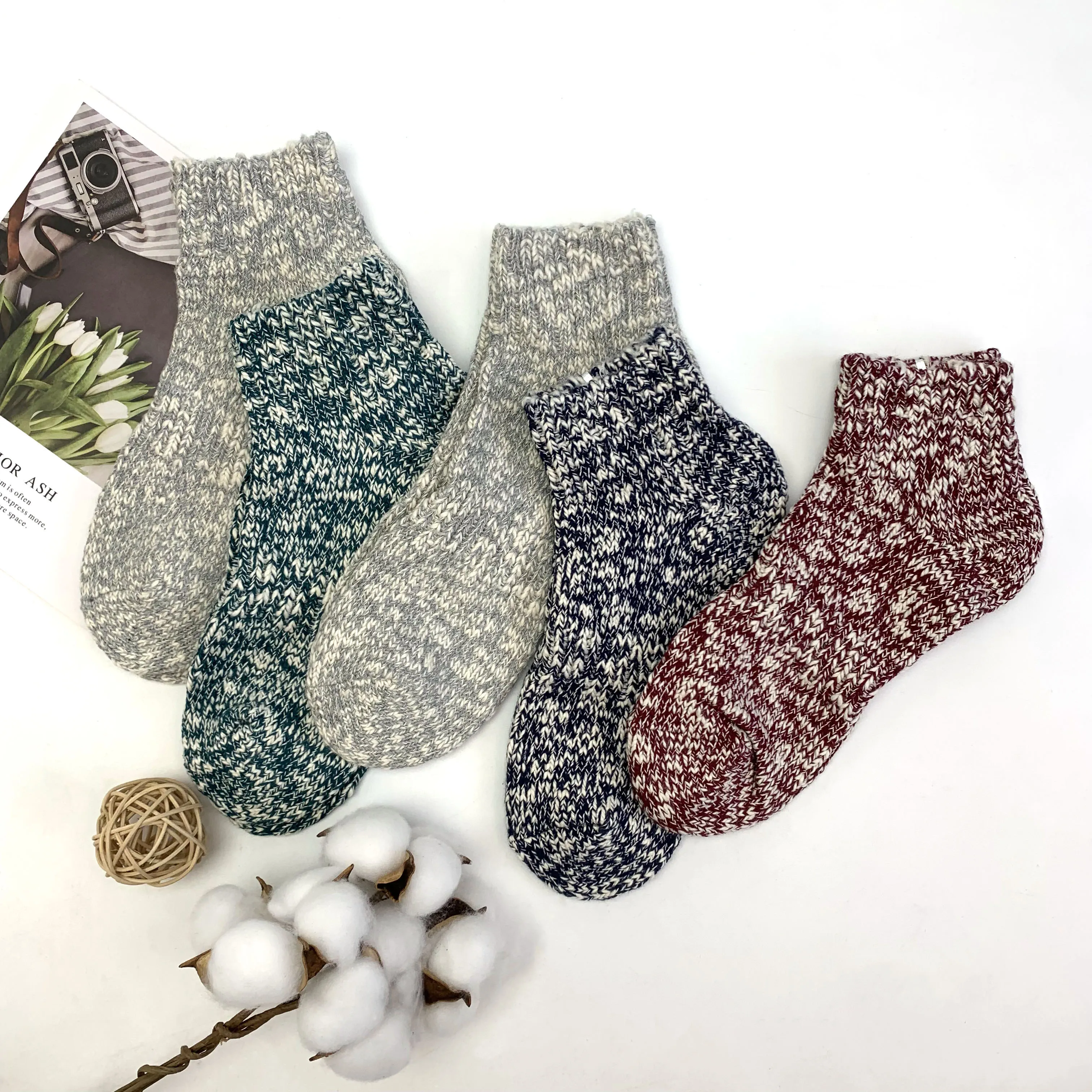Unisex Fashionable Winter Wool Socks Knitted Woven Retro Style Thick Cotton Material Quick Dry Anti-Slip Breathable Crew Body