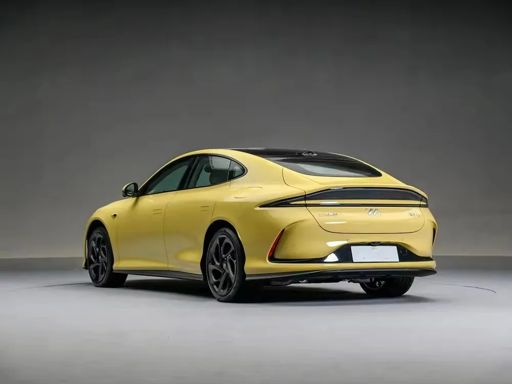 Высококачественные новые энергетические автомобили L6 IM-Motors чистые электрические IM-L6 автомобиль 5 мест хэтчбек Zhiji 2024 133 кВт Дальний диапазон