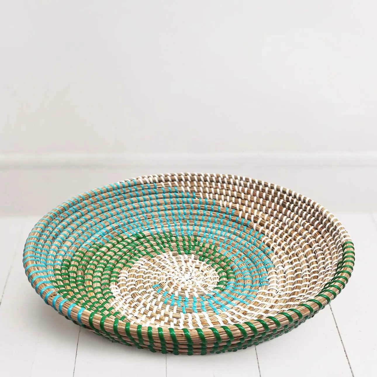 Best Selling Wave Blue Pattern Wicker Seagrass Wall Hanging Basket Decorative With Plastics String and Hook Made in Vietnam