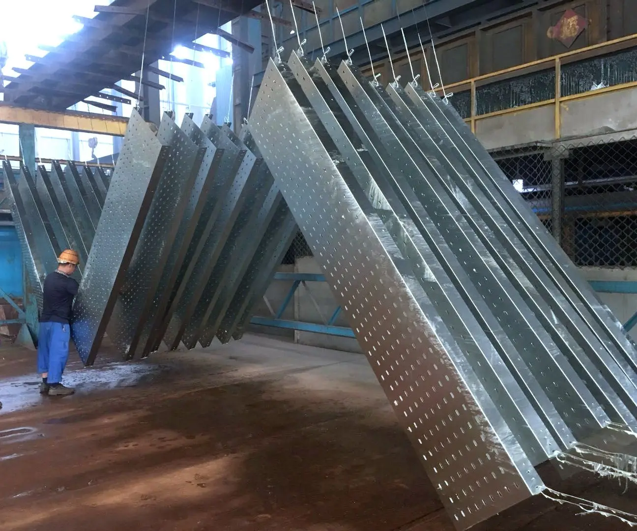 Powder Coated Perforated Cable Tray GI Cable Ladder Tray Prices Hot DIp Galvanized Cable Trunking Tray Price List