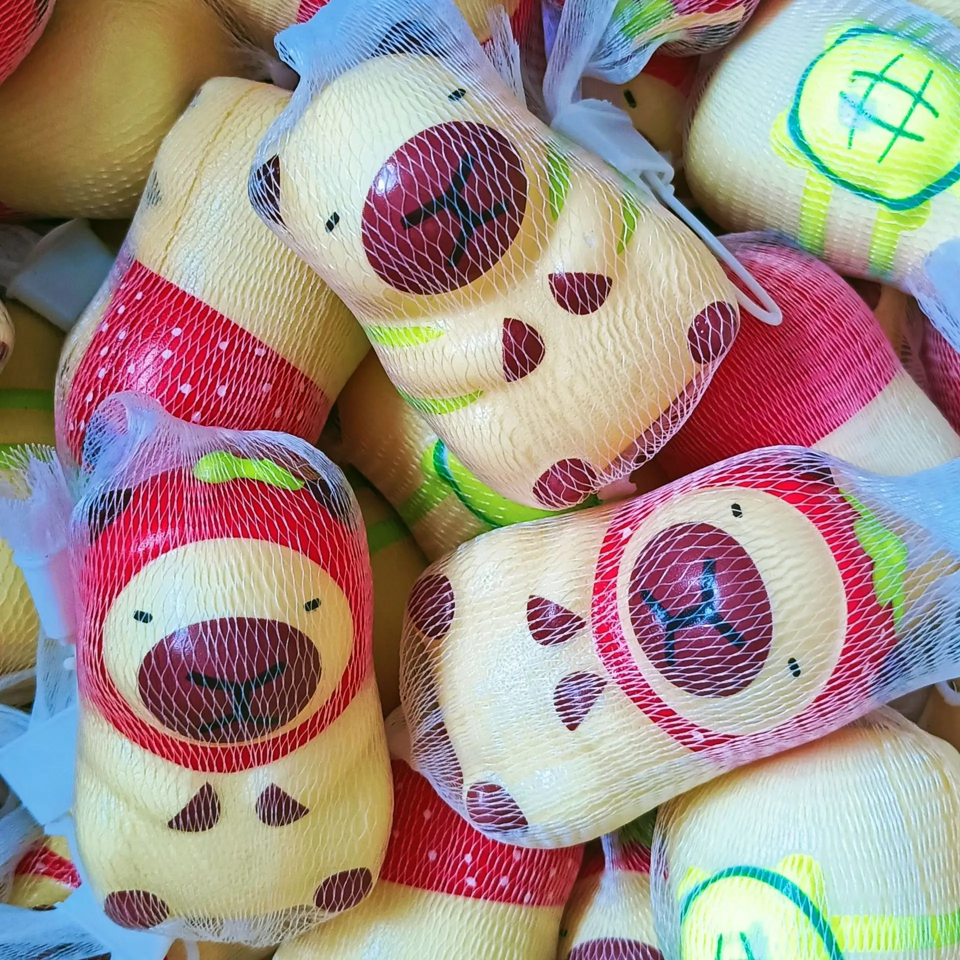 Hot Sale Unisex New Cartoon Teddy Bear Shaped Slow Rebound Squeeze Toys Pinching Emotion Release Stress Relief Toy Birthday