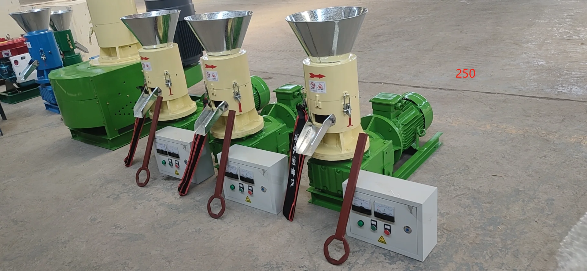 chicken granulator feed processing machine goat food production line diesel powered animal feed processing machines