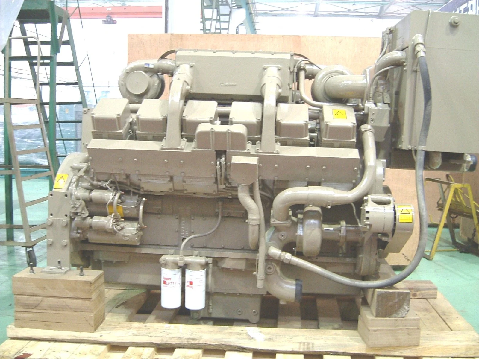 Original Cummins marine diesel engine K38-DM 821KW for marine generator set
