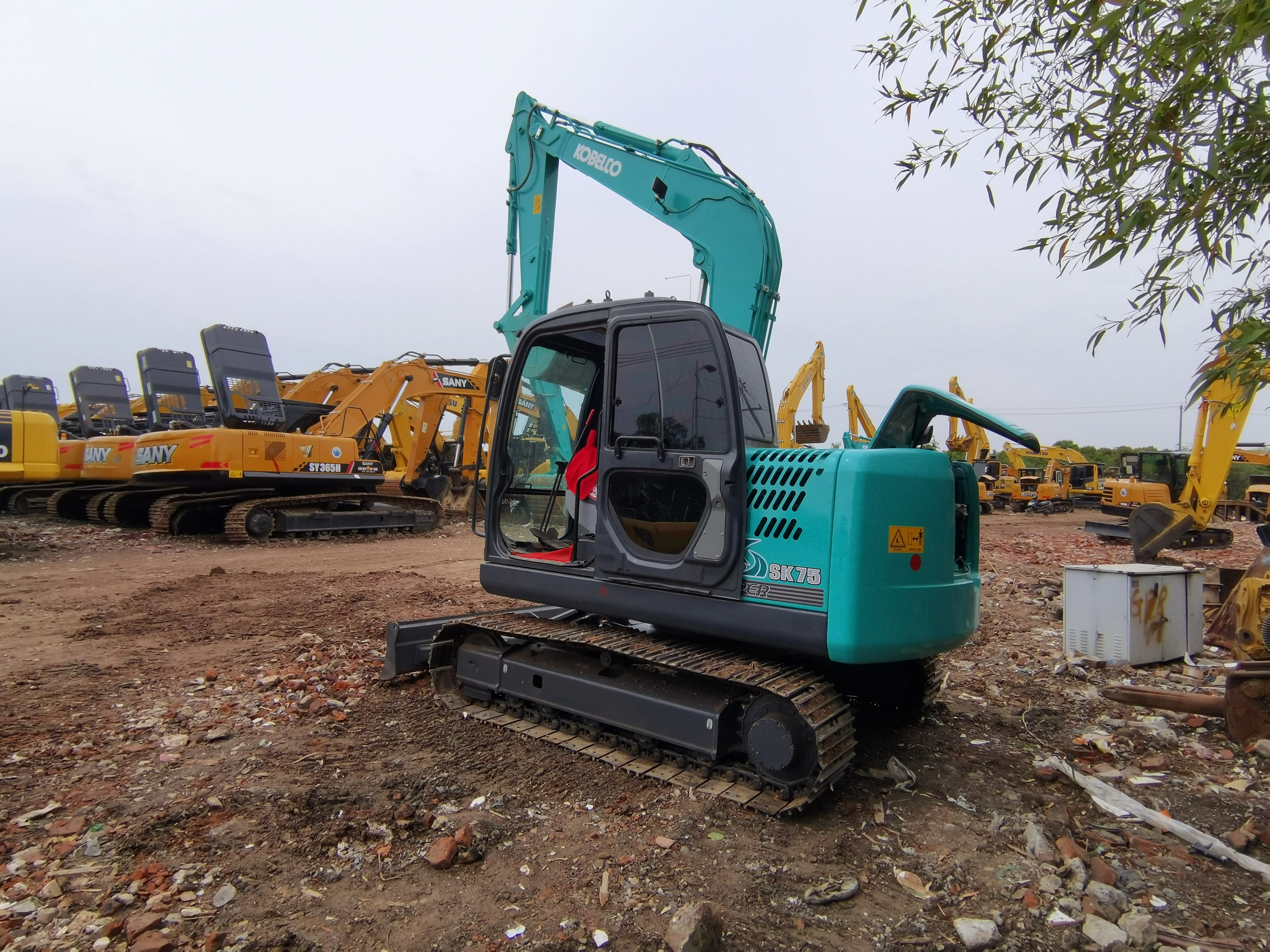 Durable Japanese Made used kobelco Excavator SK75  SK55SR SK55 SK70RD SK70SRD for sale in china of shanghai