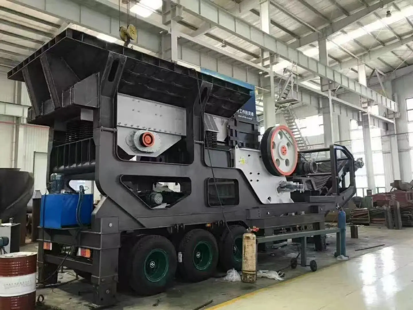 Large Capacity Mobile Jaw Crusher Station Limestone Granite River Stone Crusher Plant