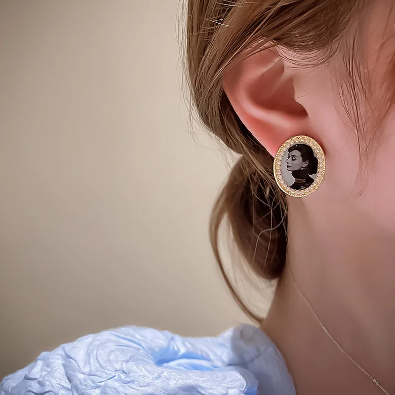  Jewelry 925 silver needle South Korea fashion personality portrait Earrings French net red temperament design ear