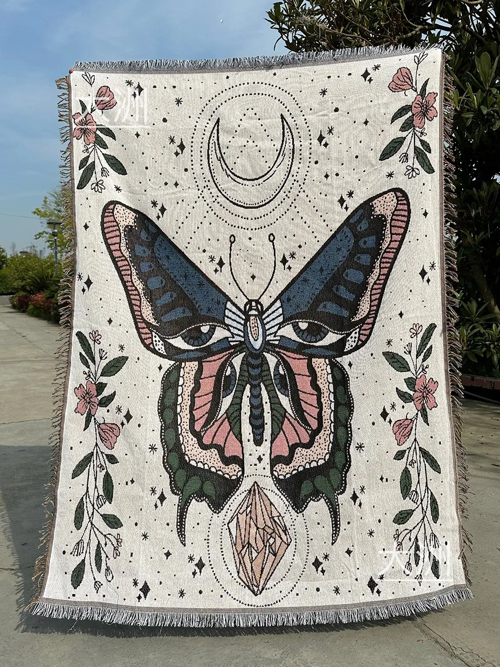 Wholesale custom logo decorate throw sofa blanket bohemia tassels tapestry jacquard woven blanket