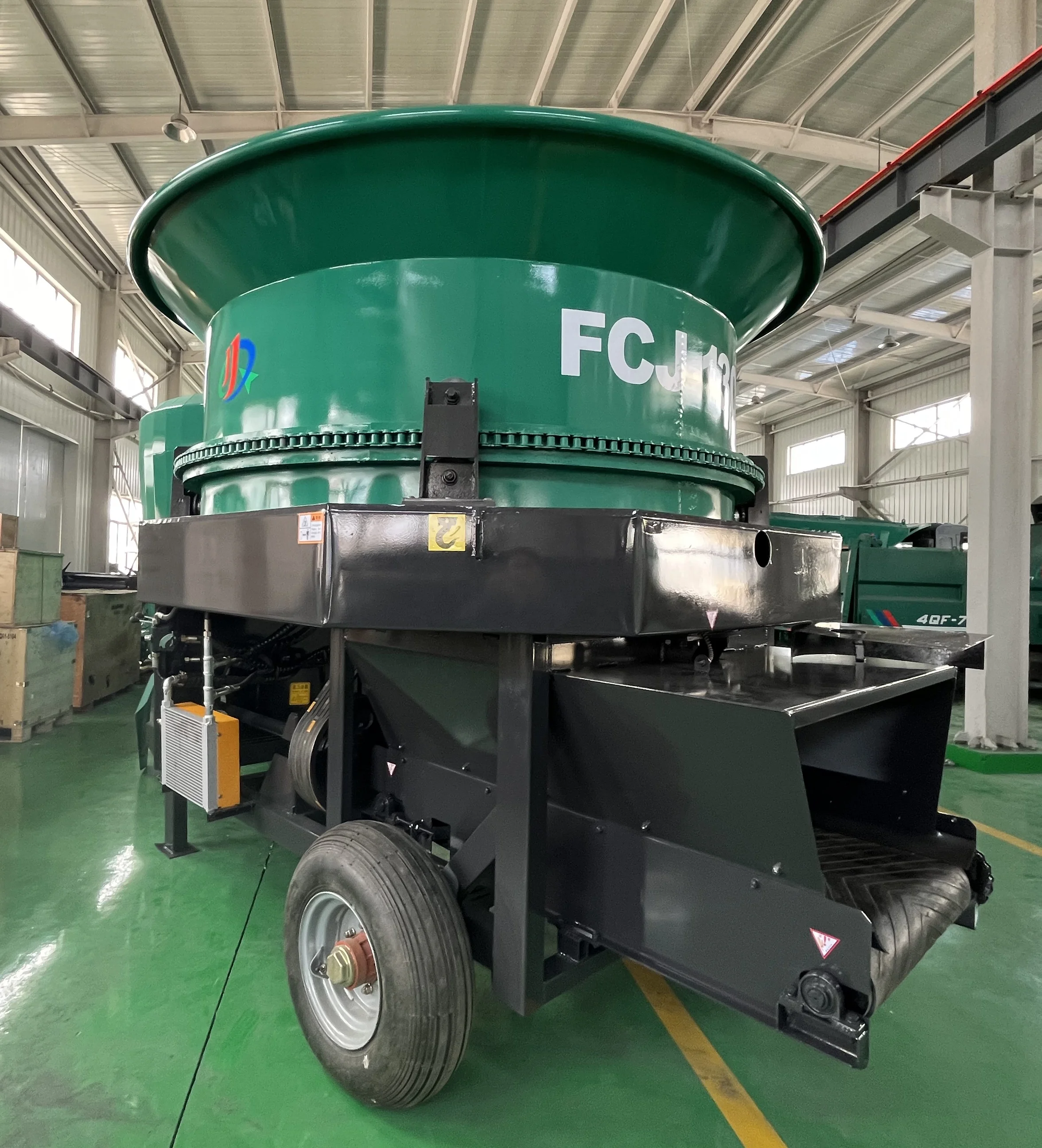 New tractor trailed hay bale crusher cattle feed processing machine disc type hay bale breaker for dairy farm